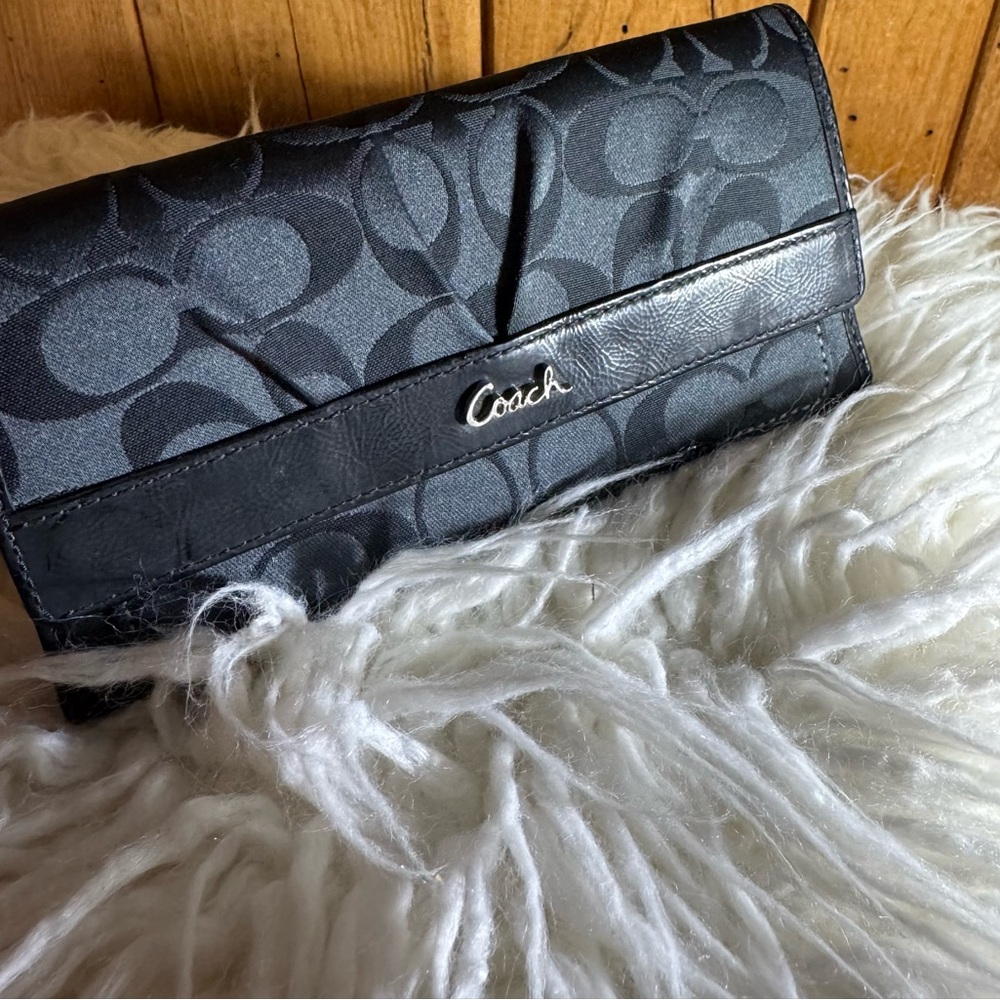 Vintage Coach Black Jacquard Leather Wallet Clutch